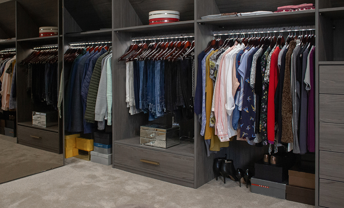 Short wardrobe best sale with hanging rail