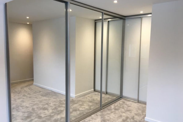 mirrored sliding wardrobe