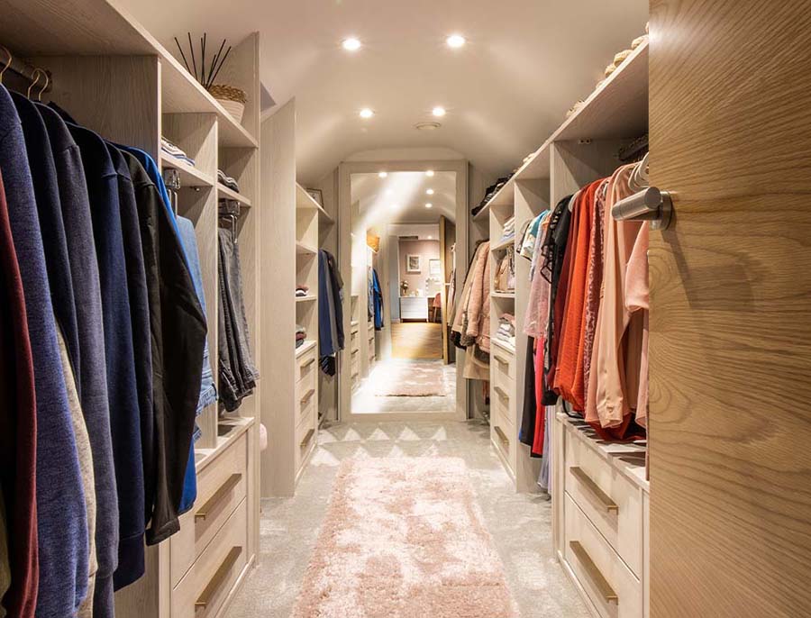 walk in wardrobe