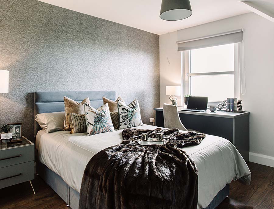 bedroom with freestanding desk and chest of drawers