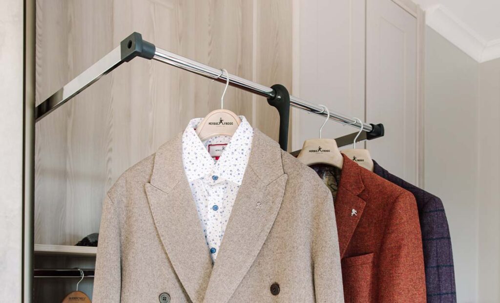 pull out clothing rail